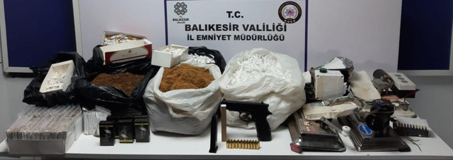 'Kökünü kurutma' operasyonu! Balıkesir'de 59 gözaltı, çok sayıda ele geçirildi - Resim: 1