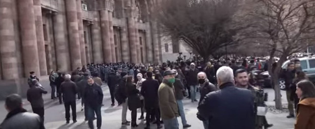 Son dakika Rusya'dan darbe muhtırası sonrası Ermenistan'a itidal çağrısı - Resim: 0