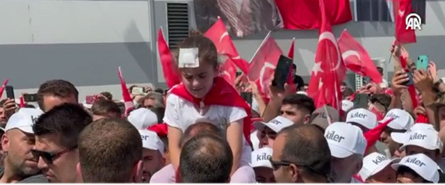 Cumhurbaşkanı Erdoğan küçük kızın pankartını görür görmez talimat verdi - Resim: 0