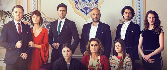 Fazilet Hanım ve Kızları dizisinin oyuncusu bileklerini kesti - Resim: 1