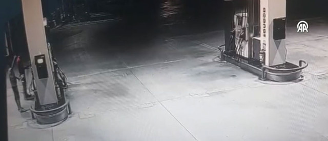 Mersin'de benzin döküp orman yangını çıkaran 2 kişi tutuklandı! - Resim: 0