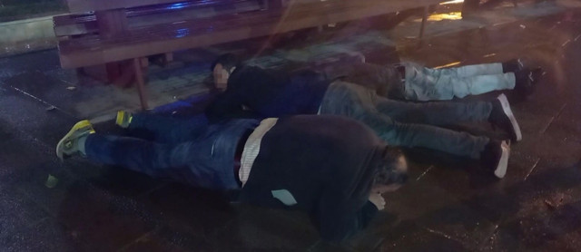 Tacize uğrayan kadını kurtarmak isterken az daha canından oluyordu - Resim: 0