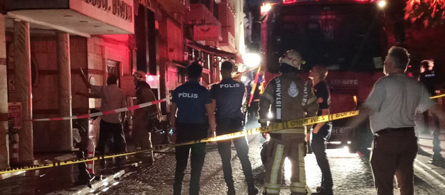 İstanbul'da 5 katlı otelde yangın paniği! Çığlık çığlığa 40 kişi tahliye edildi - Resim: 0