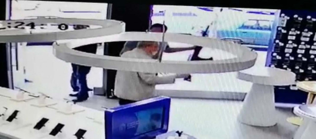 Ankara'da pompalı tüfekle iş yerini bastı sivil polis etkisiz hale getirdi - Resim: 0