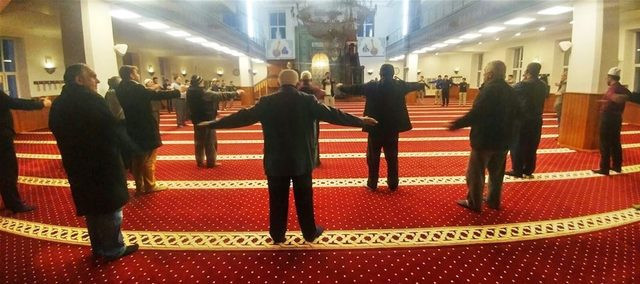 Hatay'da bir camide ilginç görüntüler! Cemaatten namaz sonrası spor - Resim: 2
