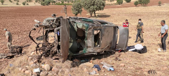 Mardin'de kahreden kaza! Otomobil takla attı 2 asker hayatını kaybetti - Resim: 0