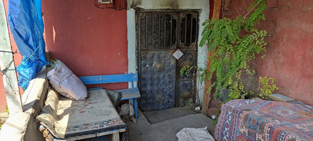 Kars'ta bakkalı öldürüp, iş yerini ateşe verdiler - Resim: 0