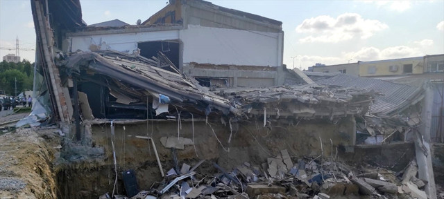 Son dakika! İstanbul'da korku dolu anlar! İkitelli Masko mobilyacılar sitesinde bina çöktü - Resim: 1