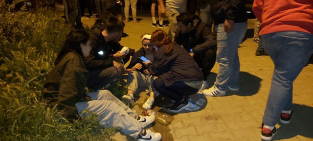 Bursa'da kontrolden çıkan otomobil beton duvara çarptı: 4 yaralı - Resim: 0