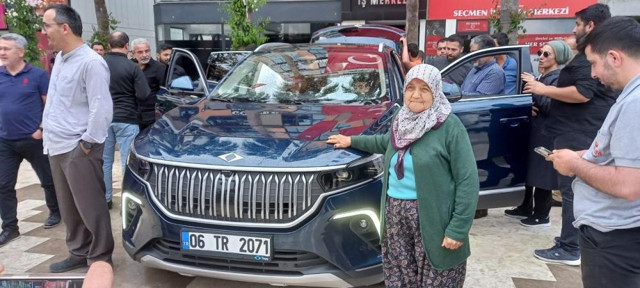 TOGG'u görünce gözyaşlarına boğuldu! Zülfiye nine o anları anlattı: "Tayyip oğlum biz senin sayende neler yaşıyoruz" - Resim: 2