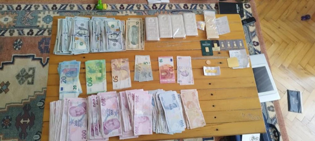 FETÖ'nün güncel yapılanmasına ağır darbe: 28 gözaltına alındı, yüklü miktarda döviz ve altın ele geçirildi! - Resim: 0