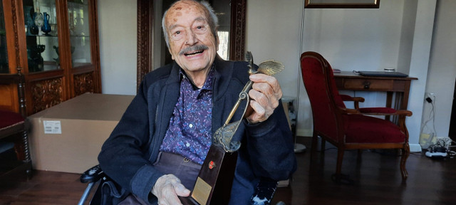 Usta gazeteci Hıfzı Topuz 100 yaşında hayatını kaybetti! Hıfzı Topuz kimdir eşi ve çocukları... - Resim: 0