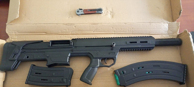 Av tüfeğiyle emniyetin önüne giden koca eşini beklemeye başladı! Sonrasında olanlar oldu - Resim: 0