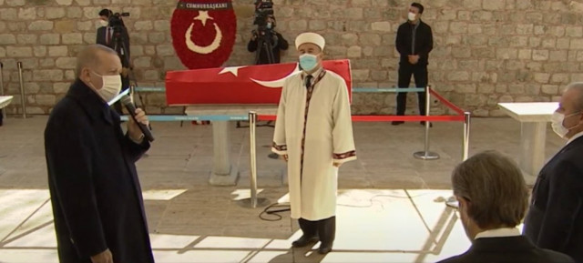 Koronavirüs nedeniyle ölen Burhan Kuzu toprağa verildi! Cenazeye Erdoğan da katıldı - Resim: 3