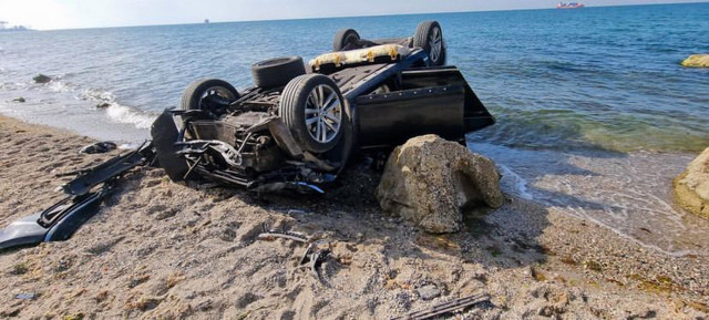 Hacze kızıp aracını 25 metrelik uçurumdan attı fotoğrafları sosyal medyada paylaştı - Resim: 0