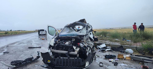 Sivas’ta feci kaza, iki araç kafa kafaya çarpıştı ölü ve yaralılar var - Resim: 0