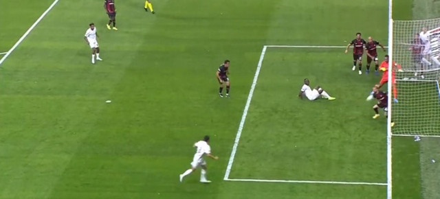 Beşiktaşlıları çileden çıkaran pozisyon! Penaltı mı değil mi? - Resim: 0