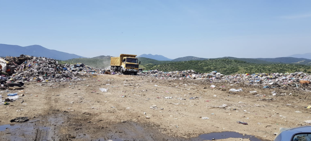 İzmir Büyükşehir Belediyesi'ne açık alanda "vahşi çöp depolama" cezası - Resim: 1