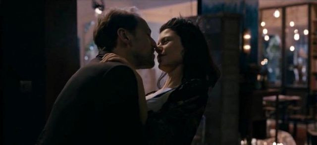 Atiye dizisine Beren Saat'in Metin Akdülger'le sevişme sahnesi damga vurdu - Resim: 3