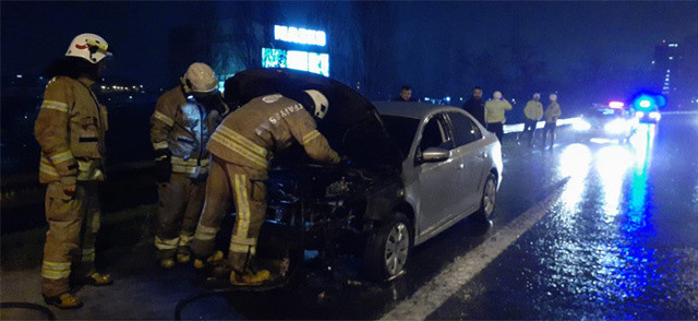 Bir gün önce aldığı otomobil alev alev yandı - Resim: 0