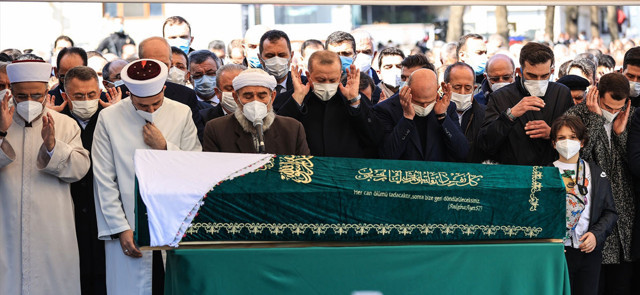 İçişleri Bakanı Süleyman Soylu'nun annesi Servet Soylu son yolculuğuna uğurlandı! Erdoğan yalnız bırakmadı - Resim: 0