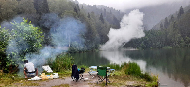 Yangınlarla mücadele sürerken Artvin Borçka'da tepki toplayan görüntü - Resim: 0
