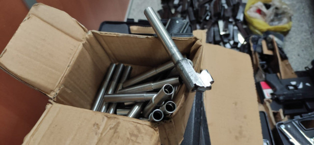 İstanbul'da kaçak silah atölyesine baskın! Anahtarlık görünümlü tabanca ele geçirildi - Resim: 1