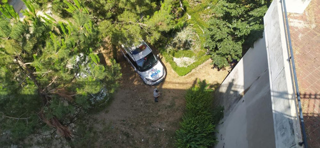 Bursa'da tarihi köprüden aşağı atlayan adam ağır yaralandı - Resim: 0