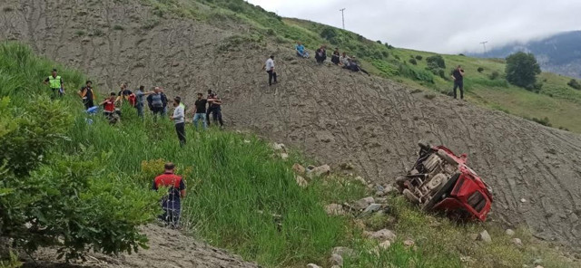 Tokat’ta minibüs uçuruma yuvarlandı ölen 4 kişinin ismi belli oldu biri çocuk - Resim: 1