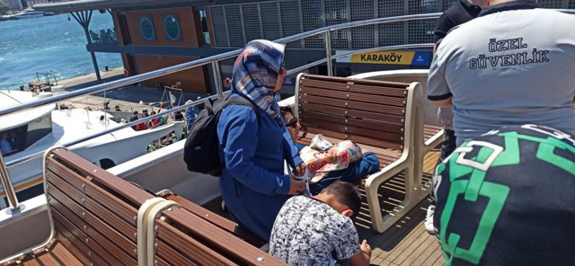 Büyük panik! Dümeni kilitlendi Şehir Hatları vapuru Karaköy iskelesine çarptı yaralılar var - Resim: 0