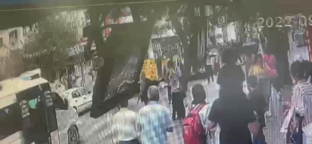 Diyarbakır'da otobüs kapısına kıyafeti sıkışan kadın feci şekilde can verdi - Resim: 1