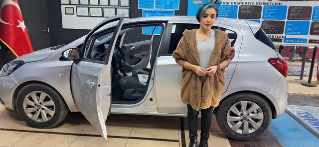 6 ay önce aldığı otomobili tamirciye götüren sağlıkçıya "ağır hasarlı" şoku: Hava yastığı yerine köpük çıktı - Resim: 0