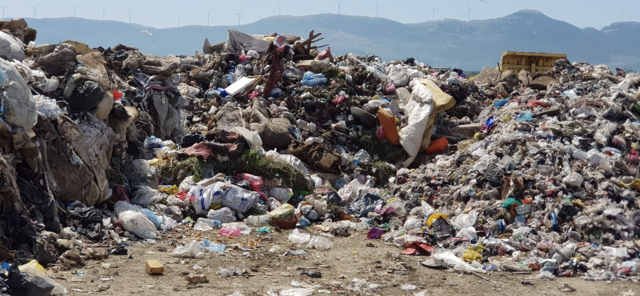 İzmir Büyükşehir Belediyesi'ne açık alanda "vahşi çöp depolama" cezası - Resim: 2