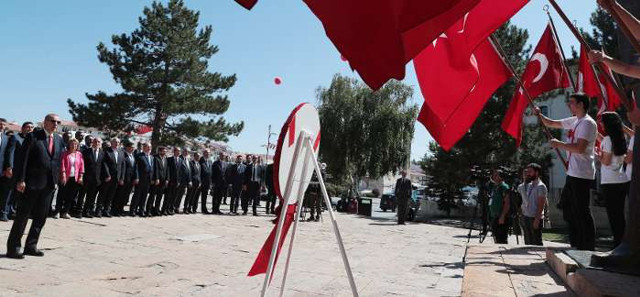 Sivas Kongresi liderleri bir araya getirdi! Birlikte tiyatro izlediler - Resim: 1