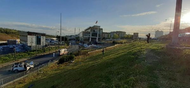 TEM'de bariyerleri aşan araç yan yola uçtu: 1 ölü - Resim: 0