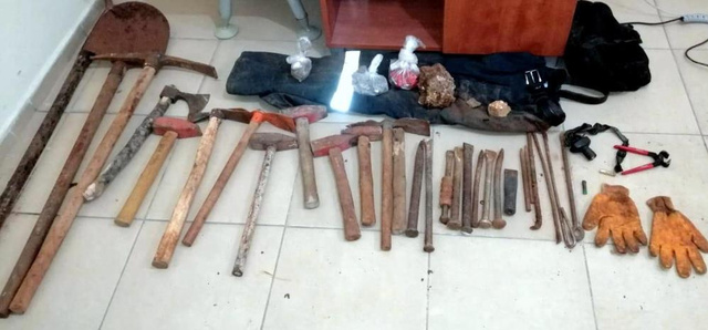 Muğla'da kaçak kazı yapan defineciler buldu piyasa değeri 1 milyon lira - Resim: 0
