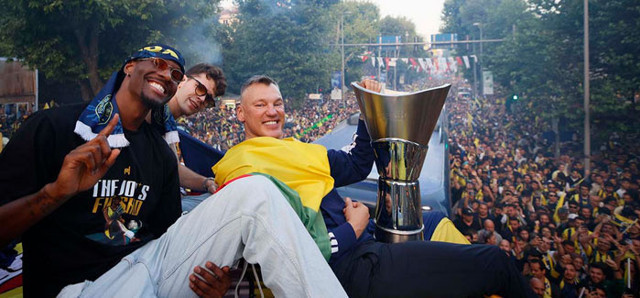 Melih Mahmutoğlu'ndan şampiyonluk kutlamalarında Galatasaray'a gönderme - Resim: 0