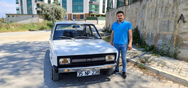 İzmir'de 79 model murat 131 otomobilini streç filmlere sararak koruyor - Resim: 0