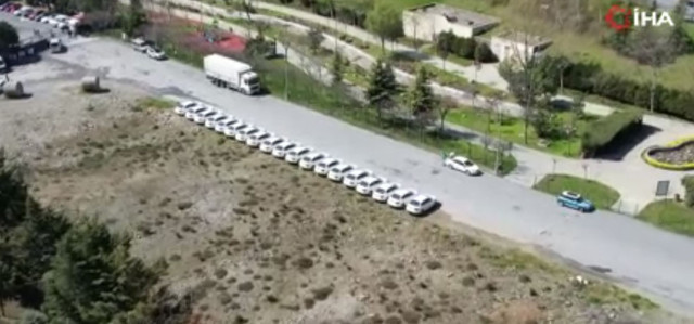 Başakşehir'de şaşkına çeviren görüntü! Boş arazide stoklanmış araçlar bulundu jelatini üzerinde... - Resim: 0