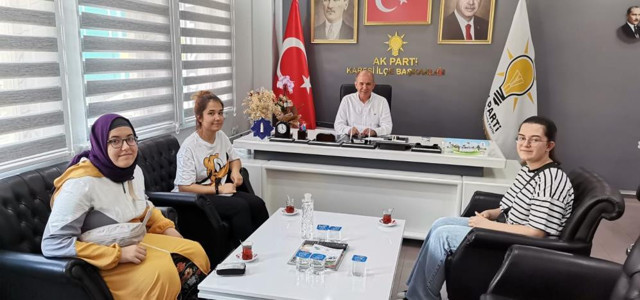 Balıkesir'de üçüz kardeşler AK Partiye üye oldu - Resim: 0