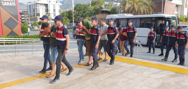 Alanya'da yabancı uyruklu kadınlara fuhuş yaptırıyorlardı! 5'i tutuklandı - Resim: 0