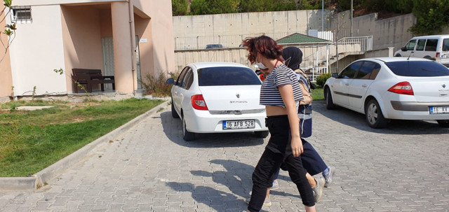 Bursa'da otel odasında 'aşk' tuzaklı soygunda 5 kişi tutuklandı - Resim: 1