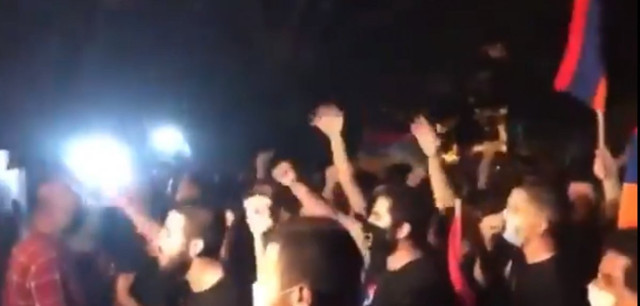 Lübnan'daki Ermenilerden Türkiye'nin Beyrut Büyükelçiliği'ne alçak saldırı - Resim: 0