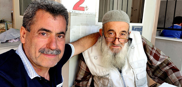 İkisinin aynı yaşta olduğuna kimse inanmıyor! Üniversite 'gerçek mi?' diye araştırıyor - Resim: 1