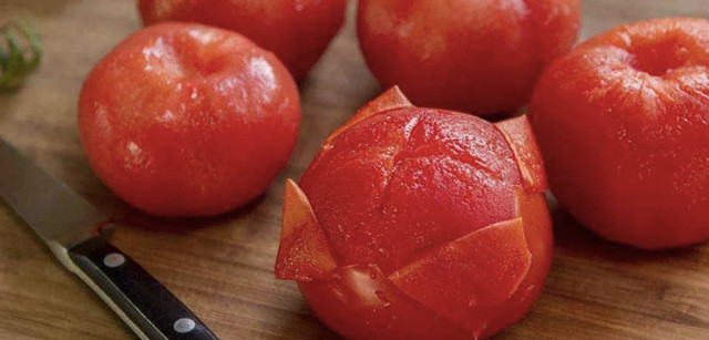 Salça sezonu başladı peki domatesin kabuklarını kolay soymak için ne yapmalı? - Resim: 0