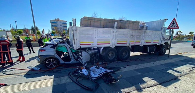 Kamyonun altında kalarak ölen doktor için çalıştığı hastaneden açıklama! 36 saat nöbet mi tutmuştu? - Resim: 0