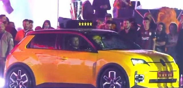 Galatasaray şampiyonluk kupasını kaldırdı - Resim: 1