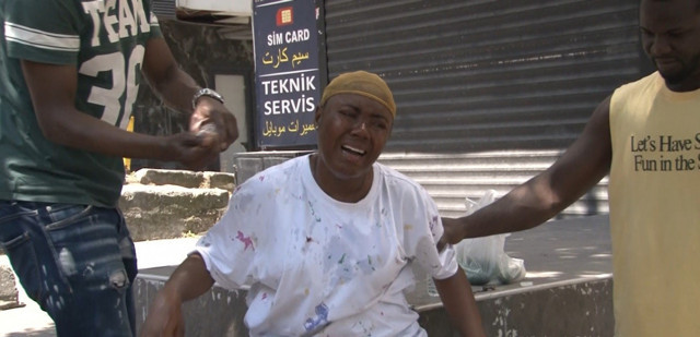 İstanbul’da 'yanlış zil' dehşeti! Önce bıçaklandı, sonra vuruldu - Resim: 0