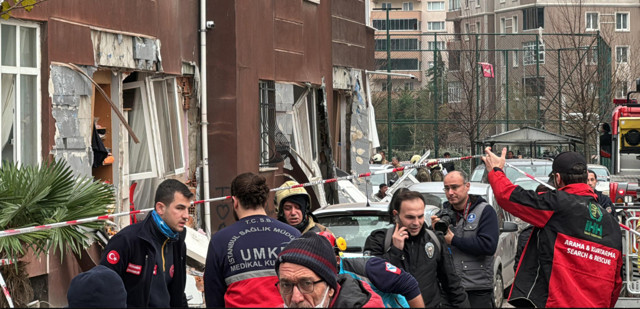 İstanbul'da 14 katlı binada patlama! 1 kişi öldü, 3 kişi yaralandı - Resim: 1