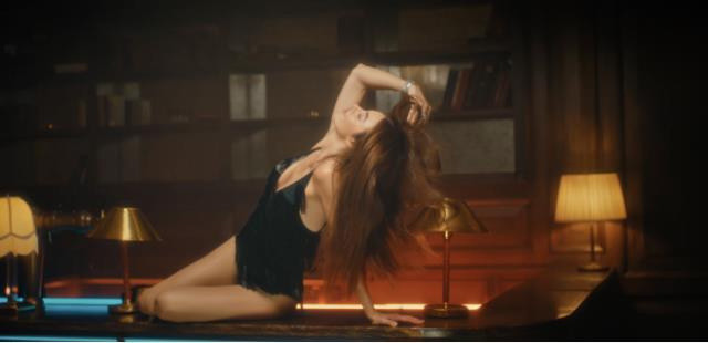 Defne Samyeli'nin klipteki o hareketi şarkısının önüne geçti! Sosyal medya bunu konuşuyor... - Resim: 6